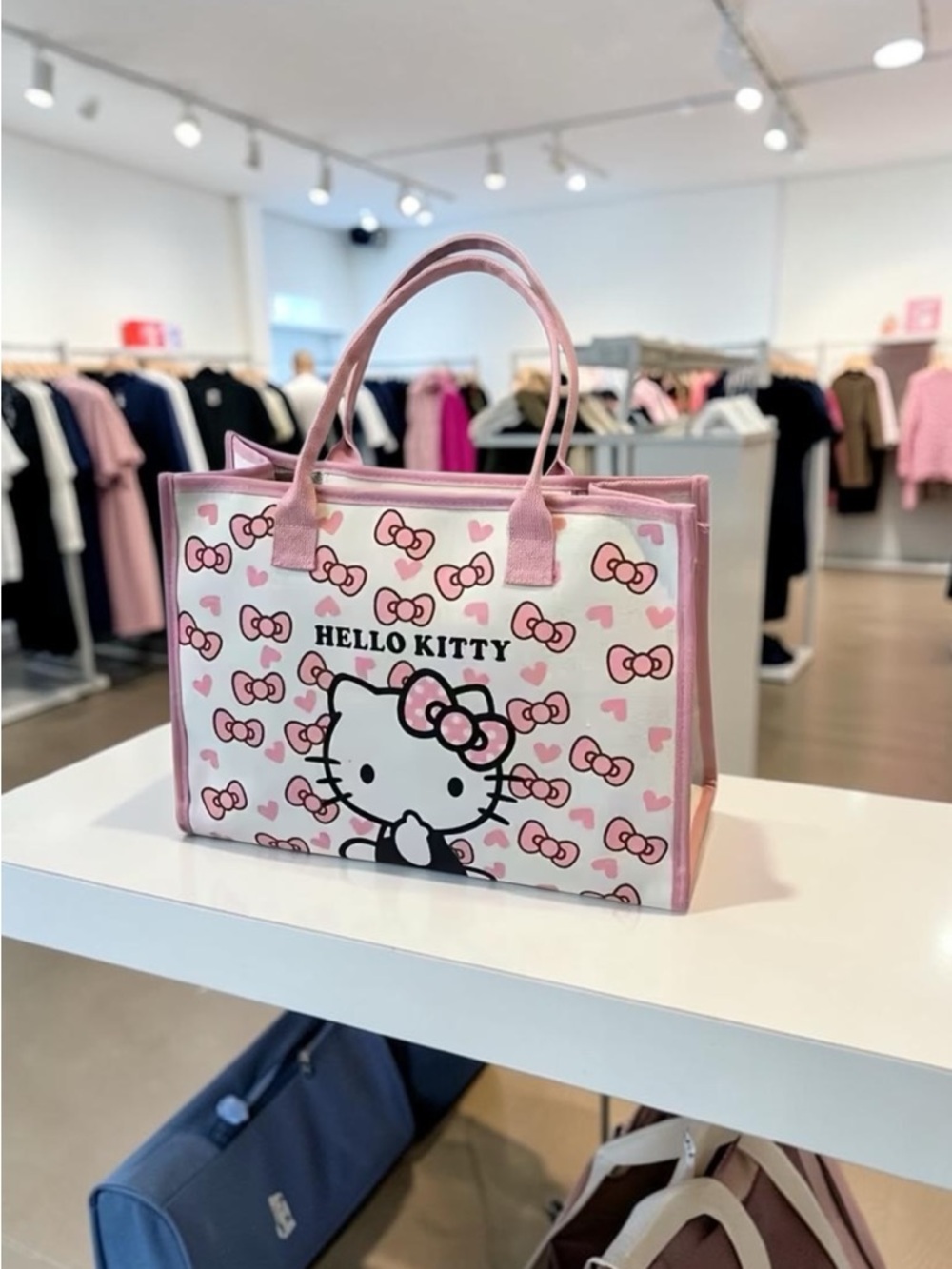 Hello Kitty Pink and White Bow Print Tote.  Wider  15 inches